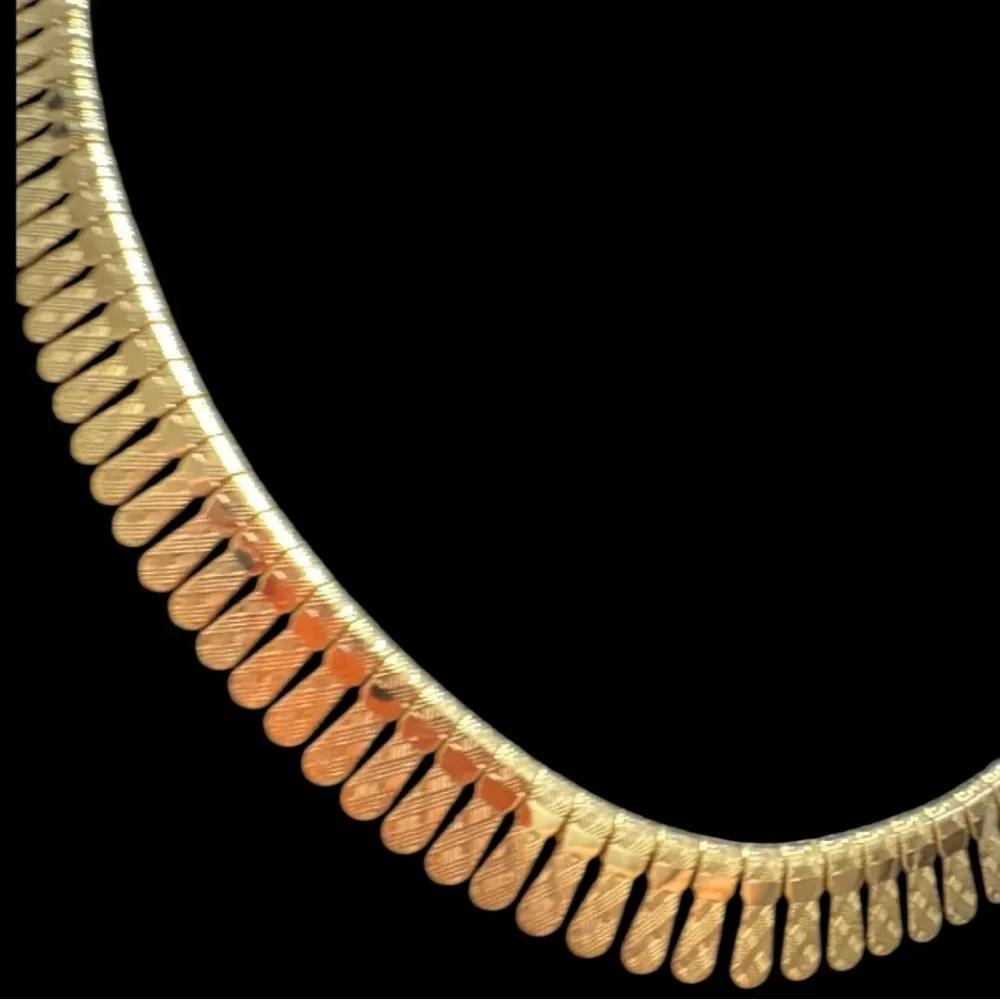 Vintage Cleopatra Egyptian Revival Textured Goldtone Necklace Choker 16” - Picture 2 of 3